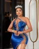 2024 Plus size prom -jurken voor speciale gelegenheden beleggen Royal Blue One Shoulder Illusion Side Split Beded Birthday Party Jurk Tweede Receptie Jurken AM830