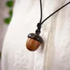 Colliers pendants Collier en bois vintage Collier de rangement à la main