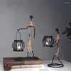 Soportes de velas Nordic Metal Candlestick Miniature Sculpture Ornnnnnaments Regalos de arte hechos a mano Decoración de la sala del escritorio del hogar