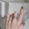 Pierścienie klastra modny podwójny łańcuch palców dla kobiet Zestaw Pierścienia Tassel Butterfly Punk Biżuter