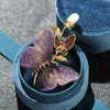 Spille Evacandis Evacandis Donnesse da ricamo da donna Tessuto farfalla Picla viola e blu Pin di insetti Bago di perle d'acqua dolce Naturale Corsage