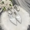 Scarpe eleganti 2024 White Wedding Teli alti tacchi a spillo da sposa con catena di strass con punta di sandali Baotou Bridesmaid