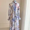 Повседневные платья 2024 синие и белые фарфоровые цветочные принципы высококачественное миди -платье с высоким рукавом для женщин