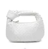 Роскошный дизайнер мини -джоди сумки Новый дизайнер женский мини -тота для мешков конфеты настоящая сумка овчины скручивание