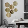 Decorative Figurines Nordic Modern Luxury Gold Round Wall Decoration Pendant Irregular Iron Disc Hanging Ornaments Living Room Home Decor