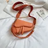 Shoulder Bags 2024 Neue Mode Sattel Frauen Tasche Eine Schulter Griff Trend Casual Haspe Zipper PU Material Innen Schloss Ornament