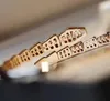2024 Bracelet de serpent de style Diamonds de qualité de luxe avec bijoux de créateurs ouverts en diamant bijoux bijoux pour lady célèbre fête de mariage Have Box PS4898 Q6
