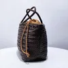 Ręcznie robione worki na sznurki dla kobiet dla kobiet luksusowe designerskie torebki torebka 2024 w vintage z wewnętrznym ramieniem kieszonkowym 240430