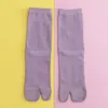 Women Socken Mode Casual Candy Farbe Harajuku weibliche Strumpfwatte zwei Fingerpaare Zehen Mittelröhre