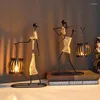 Soportes de velas Nordic Metal Candlestick Miniature Sculpture Ornnnnnaments Regalos de arte hechos a mano Decoración de la sala del escritorio del hogar
