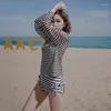 Frauen Badebekleidung Frauen ein Stück Badeanzug mit Streifen Langarmabdeckung Korean Beach Kleidung gepolstert Push -Up Badanzug Monokini Stahlring