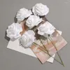 Decoratieve bloemen 50 -stcs/pakket Witte PE Rose kunstmatige bloemkop met stengel diy boeket bruiloftsfeest decoratie plakboek benodigdheden