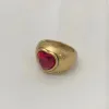 INS RETRO übertrieben Ruby Heart Ring weibliche Modepersönlichkeit Bronze Tide Marke Hip-Hop All-Match Jewelry Geschenkzubehör 2024502