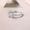 Cluster anneaux 1CT Princesse Cut Moissanite Diamond Engagement Anneau Femmes 925 STERLING SILP MARDING Pass Drop fin bijoux