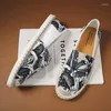 Lässige Schuhe Männer Canvas Fashion Persönlichkeit Cartoon Slas Vulkanisieren Sommer Nicht-Schlupf-Mann flach Oxford Slip auf Stoff 44