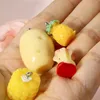 Takılar 10 PCS 3D Reçine Meyvesi Çok Molor Mısır Elma Patates Patates Üzüm DIY Küpe Kolye Takı Yapma Bulguları