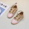 Kız ayakkabıları bahar çocukları kız perçinler prenses sonbahar toddler çocuklar düz ttlied stil yaz sandaletleri 240423
