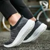 Män kvinnors promenadskor glider på sneakers bekväma stickade mesh sneakers lätta avslappnade andningsskor mode