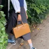 Koreanische Nischenmarke Design Frauen Messenger -Tasche Retro Square Echtes Lederhandtasche Pendeln hochwertiger Freizeit 240429