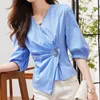 Women's Blouses Qoerlin Stijlvolle onregelmatige skew knop blauw gestreepte shirts ol mode casual v nek halve mouw slanke taille korte blouse