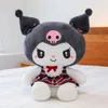 Nuevo 20 cm Linda falda a cuadros Kitten Plush Toy Kuromi Posting Gift Machine Premio