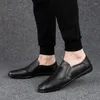 Chaussures décontractées 2024 pour hommes à conduite Soft Pu pour hommes baskets mâle adulte à la main Slip sur des chaussures d'homme à bateau plat