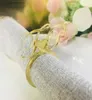 Table personnalisée coeur avec une ronde de serviette en bois couleur Anneaux de serviette de mariage de mariage