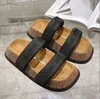 Designer Sandal Water Diamond Double Band Slippers Ladies Summer Anti-Slip Gears Bottoms intérieur extérieur épaisses chaussures Femmes Loafers 35-40