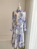 Повседневные платья 2024 синие и белые фарфоровые цветочные принципы высококачественное миди -платье с высоким рукавом для женщин
