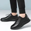 Chaussures décontractées hommes robe chaussure en cuir masculin confortable bas britannique noir extérieur noire homme baskets formelles