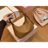 Bolsa de bolsa mais vendida 80% Factory Wholesalea Bolsa de sela Novo estilo escuro e doce e legal versátil hobo portátil pequeno para feminino bolsa