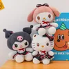 Nuevo 20 cm Linda falda a cuadros Kitten Plush Toy Kuromi Posting Gift Machine Premio