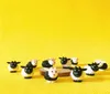 20 PC Miniaturas Animales Jardendol Black y White Sheep -Fairy Gardendoll Houseterrariumgnomefigurinehome Desktop Decor5461127