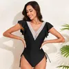 Frauen Badebekleidung 2024 Weiß schwarzer Kontrast Ein Stück Badeanzug Deep V Hals Rüschen Mesh Patchwork Platte Draw String Strandanzüge.