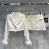 Robes de travail 2024 Spring Ladies Jirts Cost 2 pièces Costumes Classic Style Autruche Veste à manches fourrures