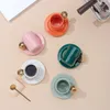 Tazze di tazze di lusso e manico rotondo in oro a tazze di caffè in ceramica creativa set di amanti regalo espresso