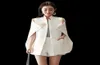 Дизайнер весенней взлетно -посадочной полосы Женщины с турнирной платформой Beadging Sexy Black White Buched Coats White Blazer Office Wear6296596
