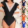 Frauen Badebekleidung 2024 Weiß schwarzer Kontrast Ein Stück Badeanzug Deep V Hals Rüschen Mesh Patchwork Platte Draw String Strandanzüge.