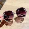 Gafas de sol 2021 Diseño de la marca de moda Gafas de sol sin borde vintage Mujeres Menores Retro Corte de corte Gafas Sol Femenino UV400