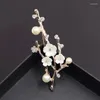 Spille in stile Plum Blossom Branch Pearl for Women Elegant Accessori per abbigliamento matrimoni per leni per banchetti per le lamiera clip sciarpa