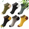 Chaussettes masculines 10 paires masculines à la cheville légère Viscose Viscose Bamboo respirant noir multicolore noir pour homme d'affaires estival 2024