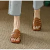 Kapcie francuskie sandały vintage damskie lato na zewnątrz zużycie płaska miękka skóra bez poślizgu klapki tkane podeszwy brązowe