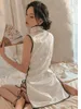 Lässige Kleider Retro -Stil Unterwäsche Sexy Pyjamas Split Qipao Uniform Kleid elegante Aushöhlung Aushöhle aus der Pfanne Schnalle Stehkragen 688 KCBC