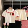 Set di abbigliamento Summer Baby Girl Case Set Kid Lavand Thirts and Shorts 2 pezzi si adattano ai bambini Strberry Top Bottom Outfit