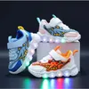 Tennis Shoe LED DZIECKO TRAURER CARTOON Boy Casual Sneaker for Kid Girl Mesh Oddychane dziecko iluminowane 240415