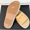 مصمم الحملان البغال النساء C قش الصياد النعال Flip Flops Hardware Label C زلة على المنصات الصنادل المنسوج