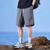 Shorts masculinos 2024 Summer Ice Seda para homens soltos e versáteis respiráveis sentimentos capris