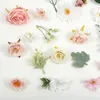 Dekorative Blumen 60pcs Mix Pink Artificial Seidenblumkopfgrüne Kombination Set für DIY Bastelstrauß Blumenwanddekoration Grabbeutel
