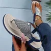 Slippers 2024 Boheemse stijl Vrouwen Casual Summer Beach Sandalen Rhinestone Decor Clip Toe Lady Flat Glaadator Maat 35-43