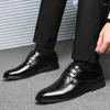 Freizeitschuhe Männer Leder Business Kleid All-Match-Absorbing Schuhe Kee-resistent
